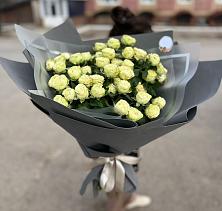 Букет Белые кустовые розы Солинеро в Семилетка