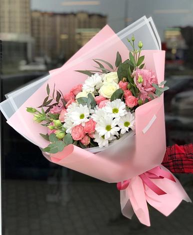 Букет цветов из: Розы, Лизиантусы и Хризантемы в Семилетка